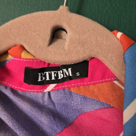 Colorful Abstract Button-Up Shirt Small - Picture 2 of 3